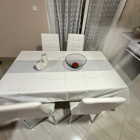 Nyaraló Dinas House 3 *