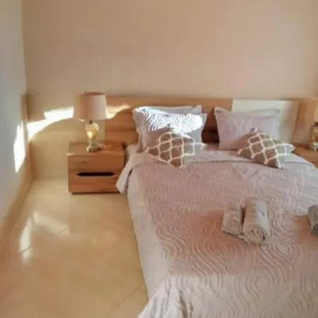 Dinas House 3 *